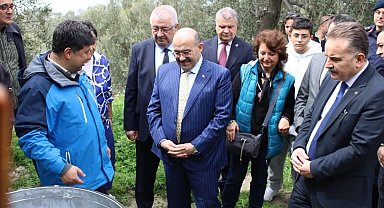 Vali Ustaoğlu, antik kenti gezerek sikke basıp sabun yaptı