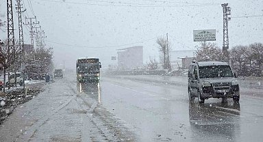 Van'da 11 yerleşim yerinin yolu ulaşıma kapandı