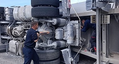 Van'da tır devrildi: 1 yaralı