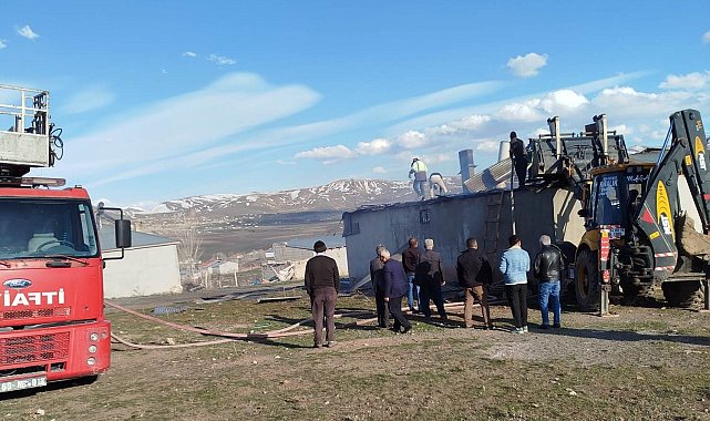 Van'ın Özalp ilçesinde ev yangını