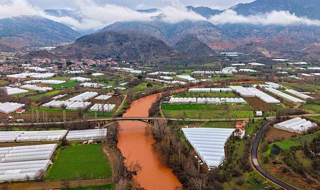 Yağmur sonrası Sakarya Nehri'nin rengi değişti