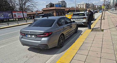 Yaya geçidinin önünde maddi hasarlı kaza