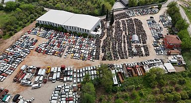 Yediemin otoparkları araç mezarlığına döndü, milyonluk araçlarla hurdaya dönenler aynı alanda sahiplerini bekliyor