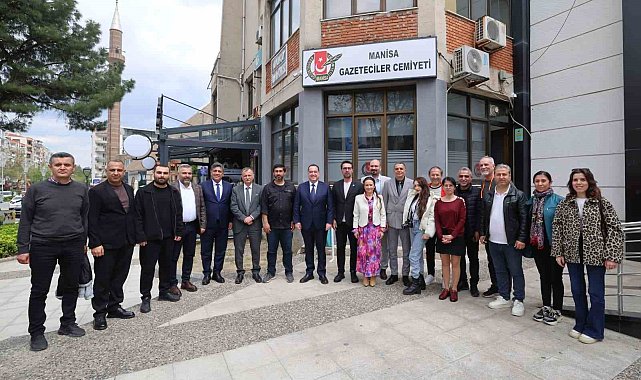 Yerel yöneticiler, gazetecilerle bir araya gelerek 69. yıl coşkusunu paylaştı