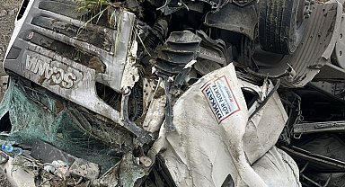 Yoldan çıkan tır hurdaya döndü: 1 yaralı