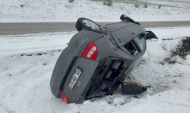 Yozgat'ta otomobil yan yattı: 4 yaralı