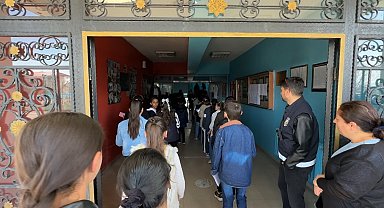 Yüksekova'da 4 bin 69 öğrenci bursluluk sınavı için ter döküyor