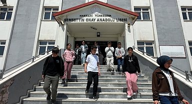 Yüksekova'da 4 bin 69 öğrenci bursluluk sınavında ter döktü