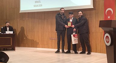 Yüksekovalı öğrenci ezan okuma yarışmasında bölge birincisi oldu