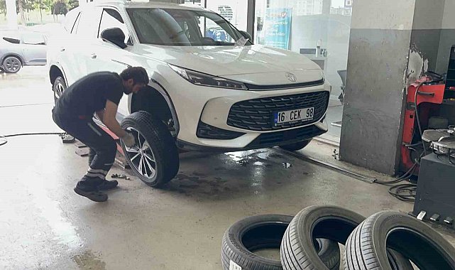 1 Mayıs'ta işçiler meydanda, lastikçiler tezgahta