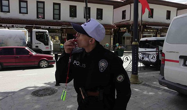 15 yıldır evinde polis üniformasıyla gezen Mert'in polis olma hayali gerçek oldu