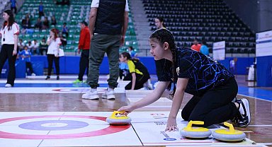 156 sporcu final bileti için ter döktü