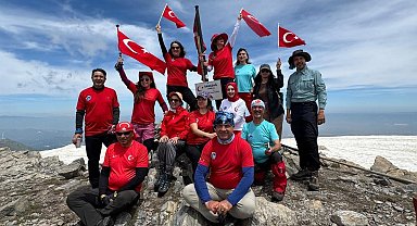 19 Mayıs coşkusu Babadağ'ın zirvesinde kutlandı