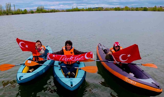 19 Mayıs coşkusu kürek sesleriyle yankılandı