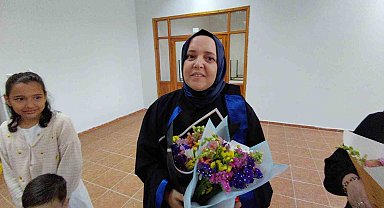 3 çocuk annesi kadın üniversiteyi okul birincisi olarak bitirdi