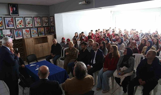37 yıl sonra açtığı okulda öğrencilerle buluştu