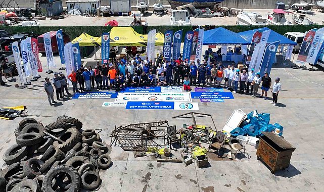 38 dalgıcın katıldığı etkinlikte denizden araç lastiği, çöp konteynırı, akü, demir parçaları çıktı