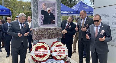 'Bolu'nun Babası' İzzet Baysal mezarı başında dualarla anıldı