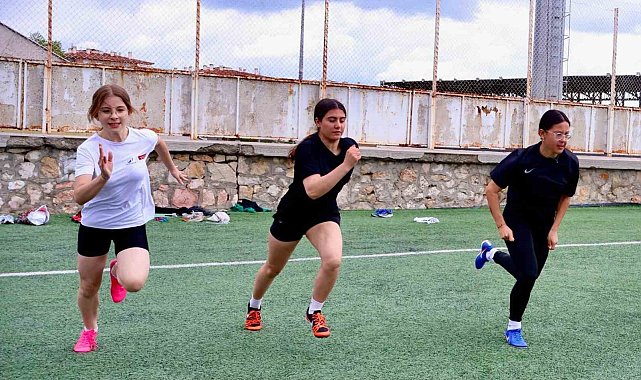 'Gençlik Haftası' atletizm yarışmaları Bilecik'te sona erdi