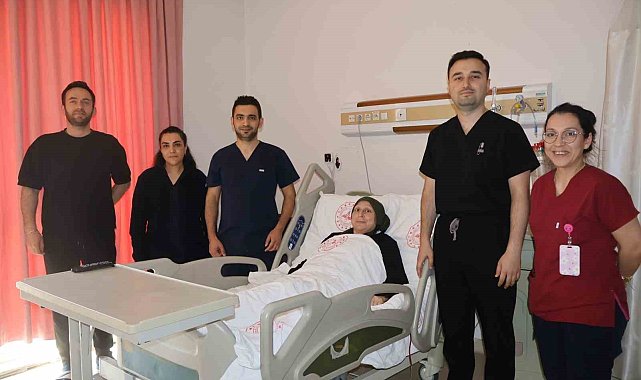 5 saat süren mikro operasyon başarıyla tamamlandı: Kendi dokusuyla hayata tutundu
