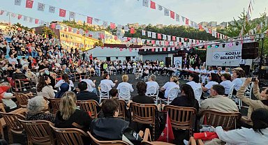 55 kadın bir araya geldi, hayatın stresini darbuka öğrenerek attı