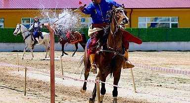 81 ilden gelen öğrenciler Söğüt'te tarihi alanları gezdi