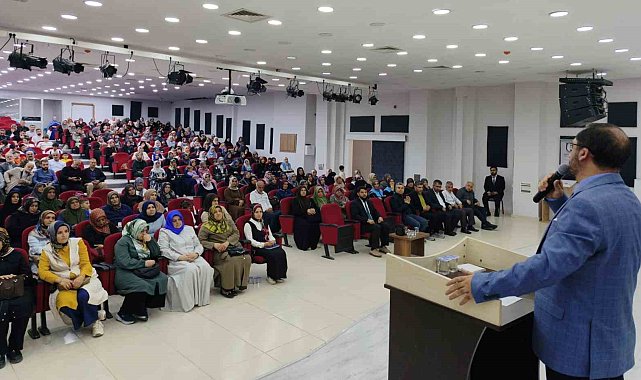 Adıyaman'da "Dijital dünyada çocuk ve ebeveyn olmak" konferansı düzenlendi