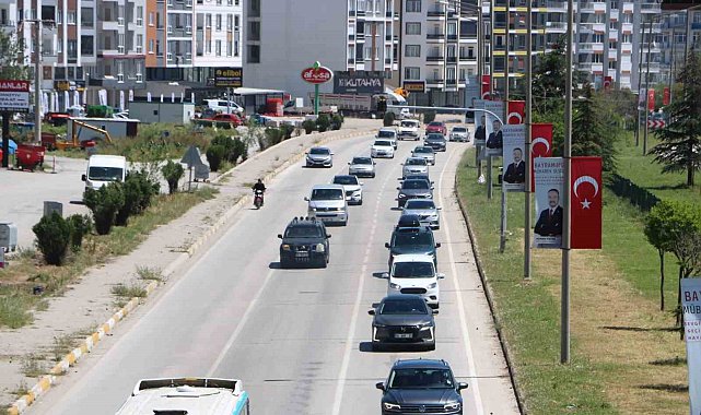 Afyonkarahisar-Antalya yolunda tatilcilerin dönüş yoğunluğu sürüyor