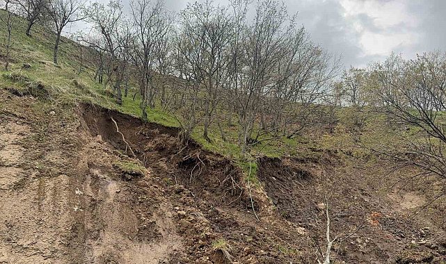Afyonkarahisar'da tabiat parkı yolu heyelan nedeniyle ulaşıma kapandı