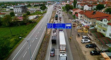 Afyonkarahisar'daki kara yollarında bayram trafiği yoğunluğu