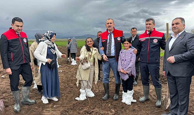 Ağrı'da 2 bin 500 çiftçiye 50 bin meyve fidanı dağıtıldı