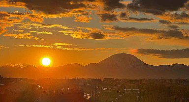Ağrı'da gün batımı görsel şölen sundu