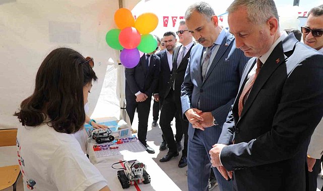 Ağrı'da "Bilim Dolu Günler Bilim Şenliği" başladı