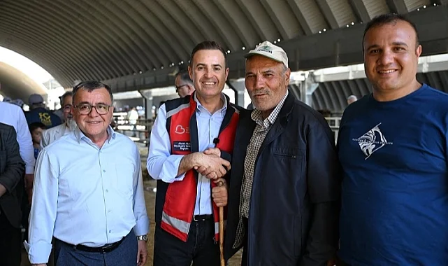 Ahmet Akın'dan hayvan pazarına ziyaret
