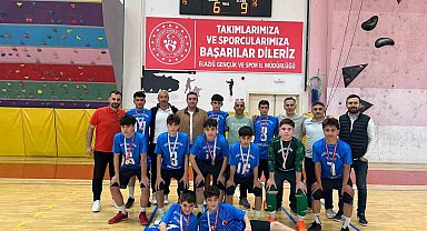 Ahmet Hamdi Tanpınar ortaokulunun futsal başarısı