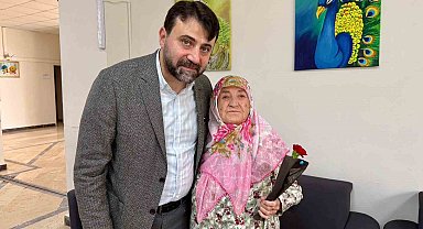 AK Parti heyetinden Anneler Günü'nde huzurevi ziyareti