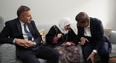 AK Parti İstanbul milletvekilleri Anneler Günü dolayısıyla sahadaydı