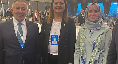 AK Parti'ye geçen Afyonkarahisar Belediye Başkanı Burcu Köksal'a ilk tebrik Bilecik'ten