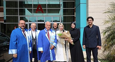 Akdeniz Üniversitesi'nde mezuniyet coşkusu İlahiyat Fakültesi ile başladı