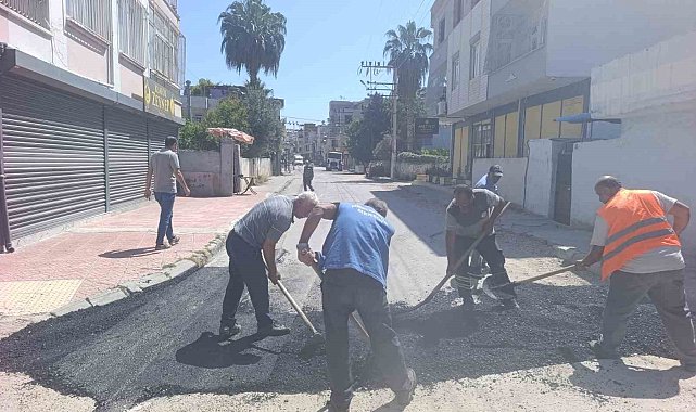 Akdeniz'de asfalt yama çalışmaları devam ediyor