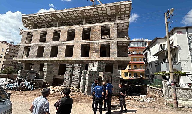 Aksaray'da korkuluk demiri üzerine düşen işçi ağır yaralandı
