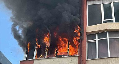 Aksaray'da korkutan yangın, daire alev alev yandı