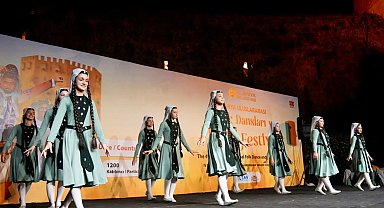 Alanya'da kültürleri buluşturan dans ve müzik şöleni başladı
