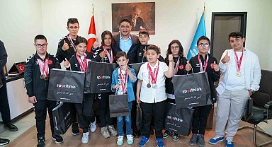 Aliağa'nın özel sporcularından atletizm ve yüzmede büyük başarı