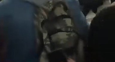 Alkollü yolcu ortalığı birbirine kattı, otobüsün içi savaş alanına döndü