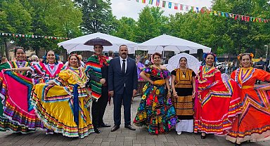 Almanya Dinslaken'de binlerce kişi geleneksel kutlamada buluştu