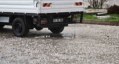 Aniden bastıran dolu, sürücülere zor anlar yaşattı