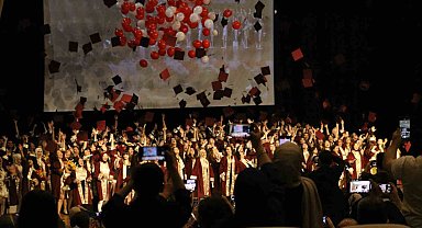 Ankara Hacı Bayram Veli Üniversitesi İletişim Fakültesi mezuniyet töreni yapıldı