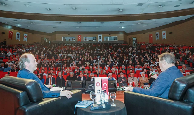 Ankara Keçiören'de Ahmet Özhan konser ve söyleşisine yoğun ilgi