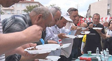 Ankara'da düzenlenen 'Kavurma Yeme Yarışması' renkli görüntülere sahne oldu